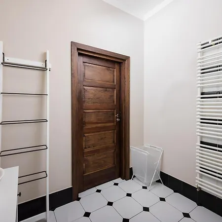 Hoza Centre By Bookinghost *