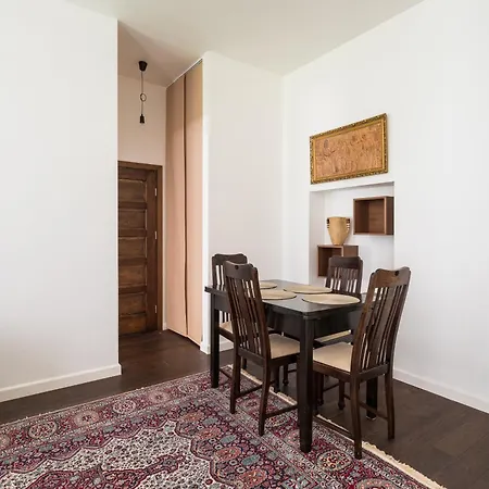 Hoza Centre By Bookinghost *